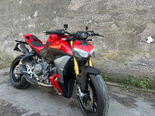 Ducati Streetfighter V2