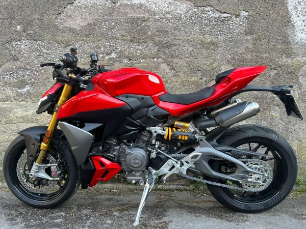 Ducati Streetfighter V2