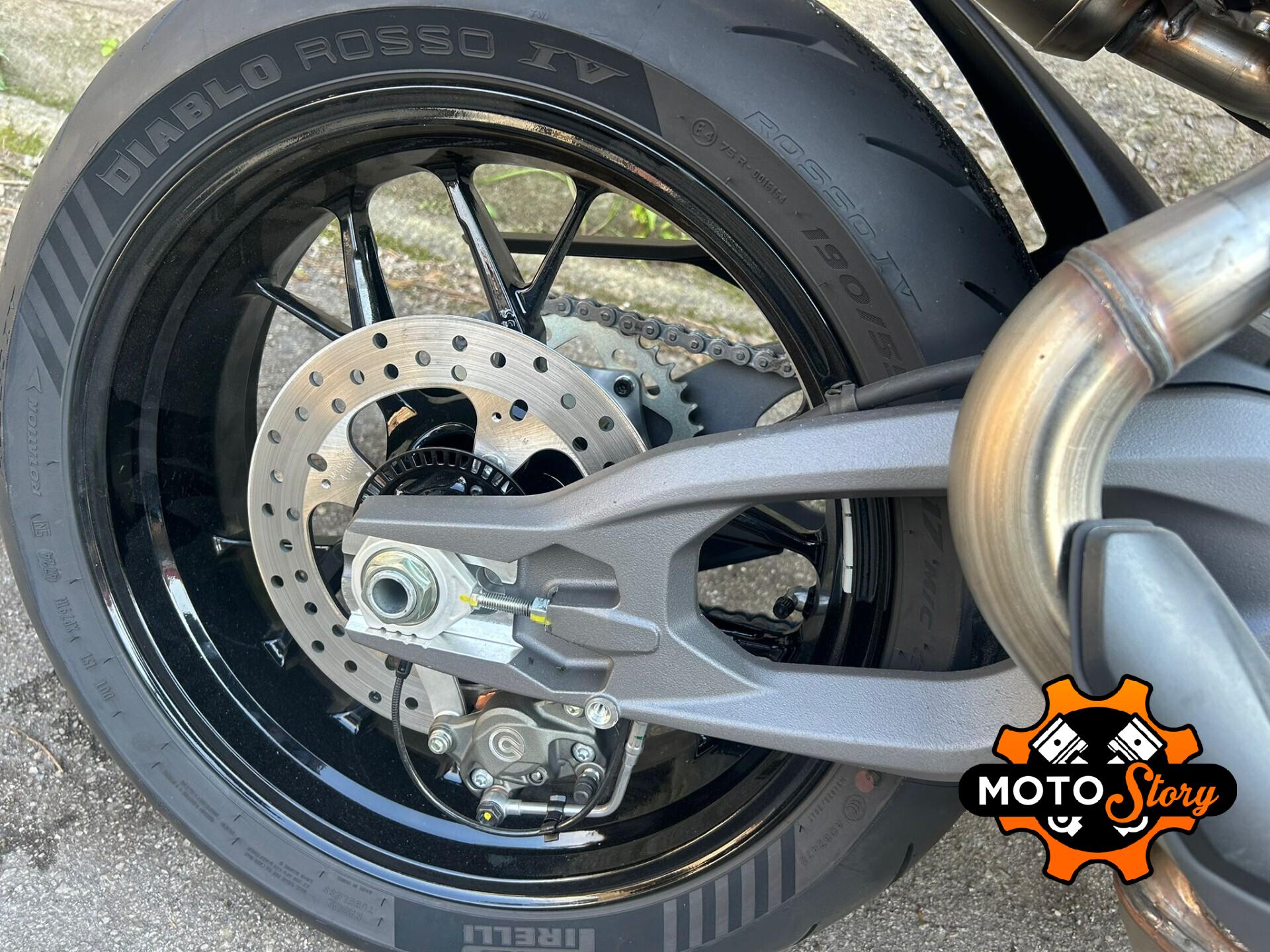 Ducati Streetfighter V2