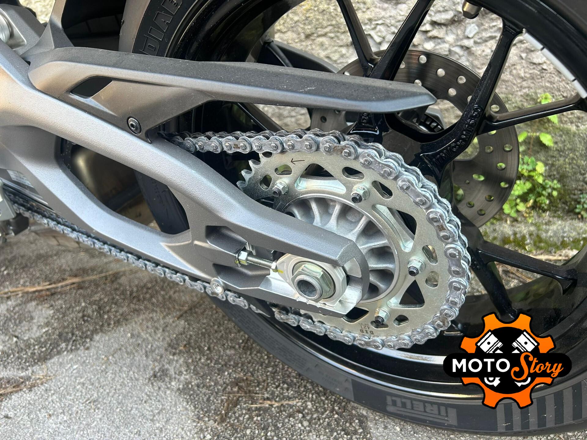 Ducati Streetfighter V2