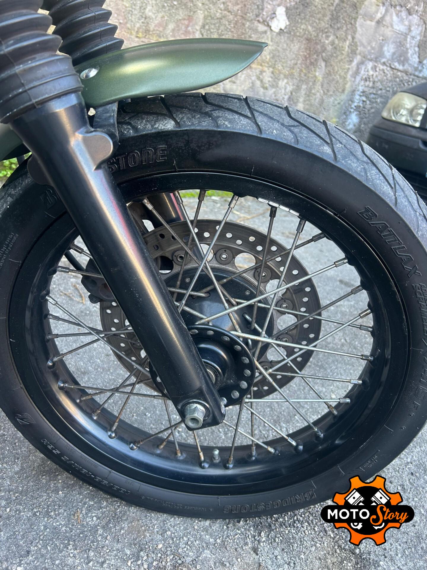 Triumph Thruxton 900