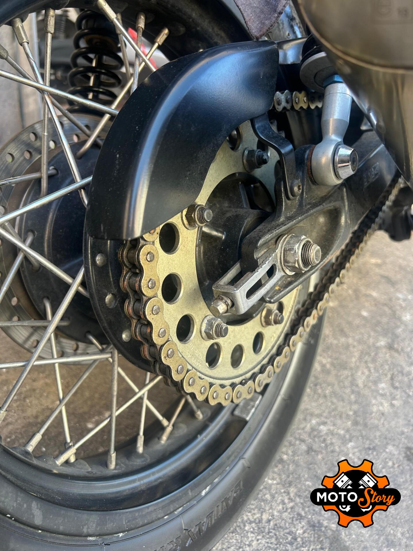 Triumph Thruxton 900