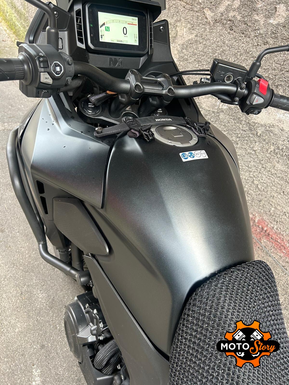 Honda NX 500 2025
