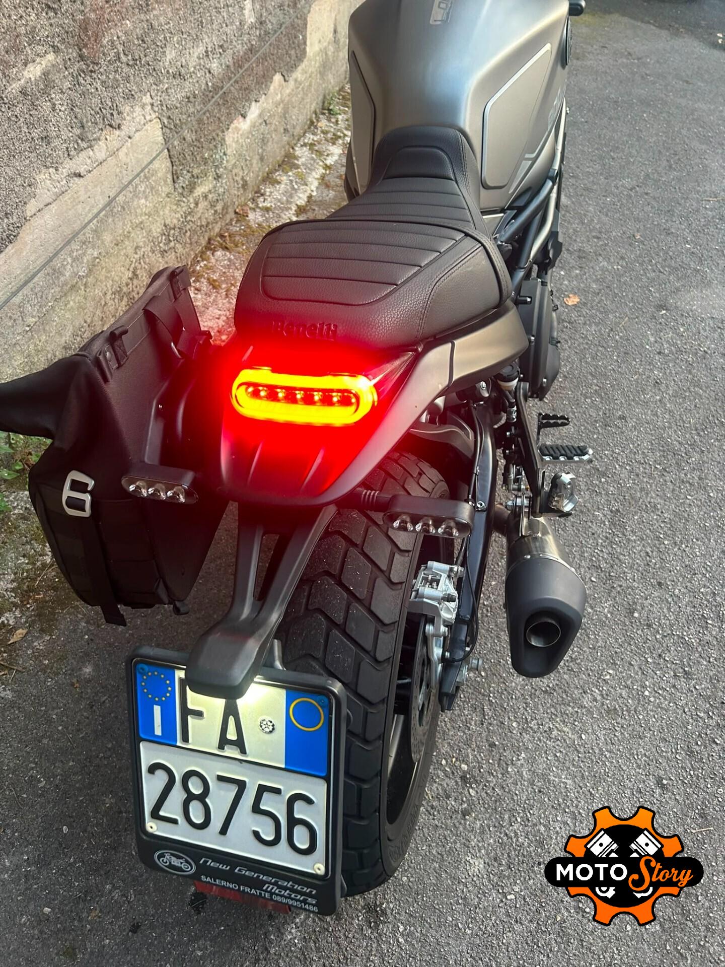 Benelli Leoncino 800