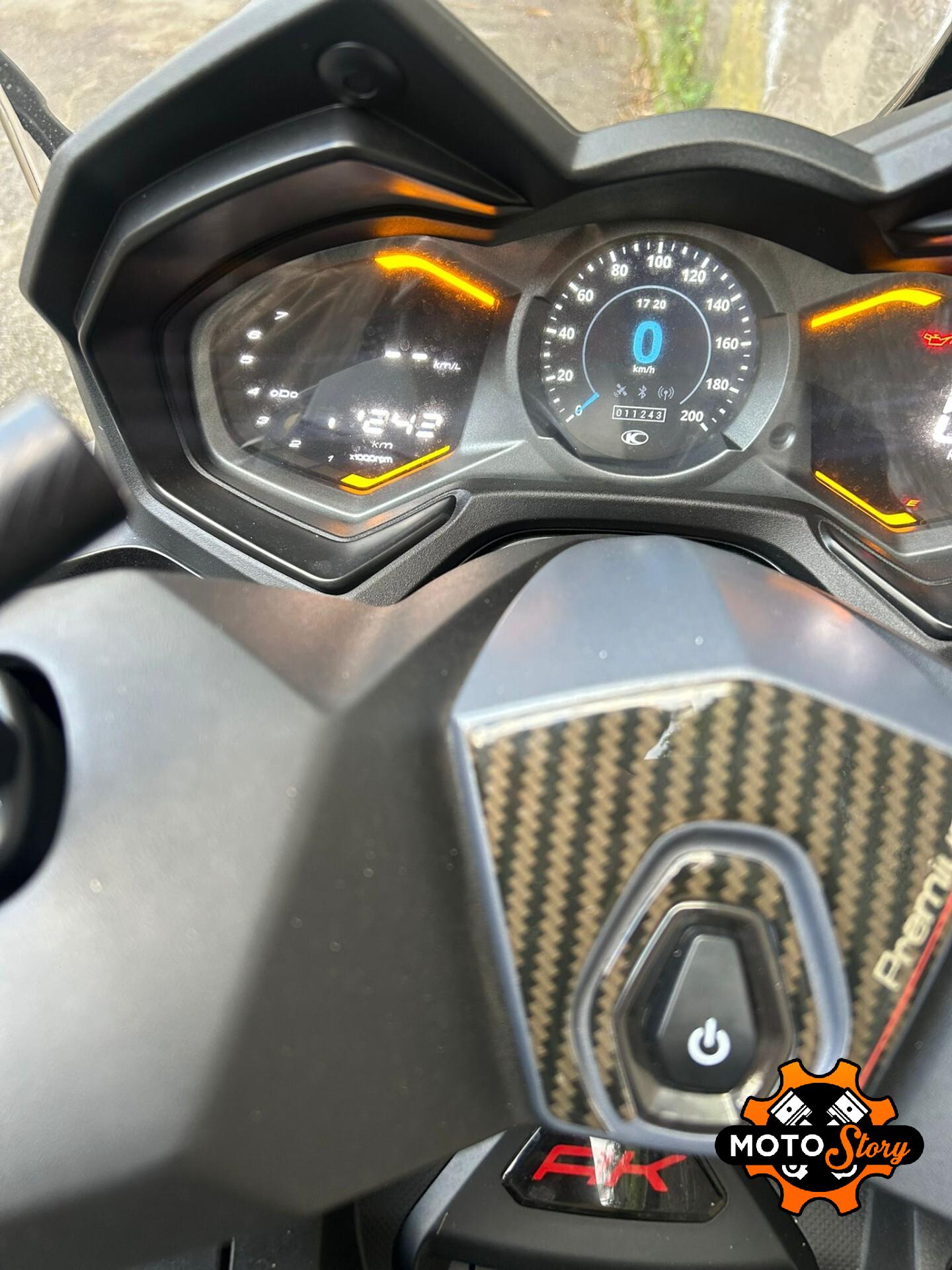 Kymco AK 550