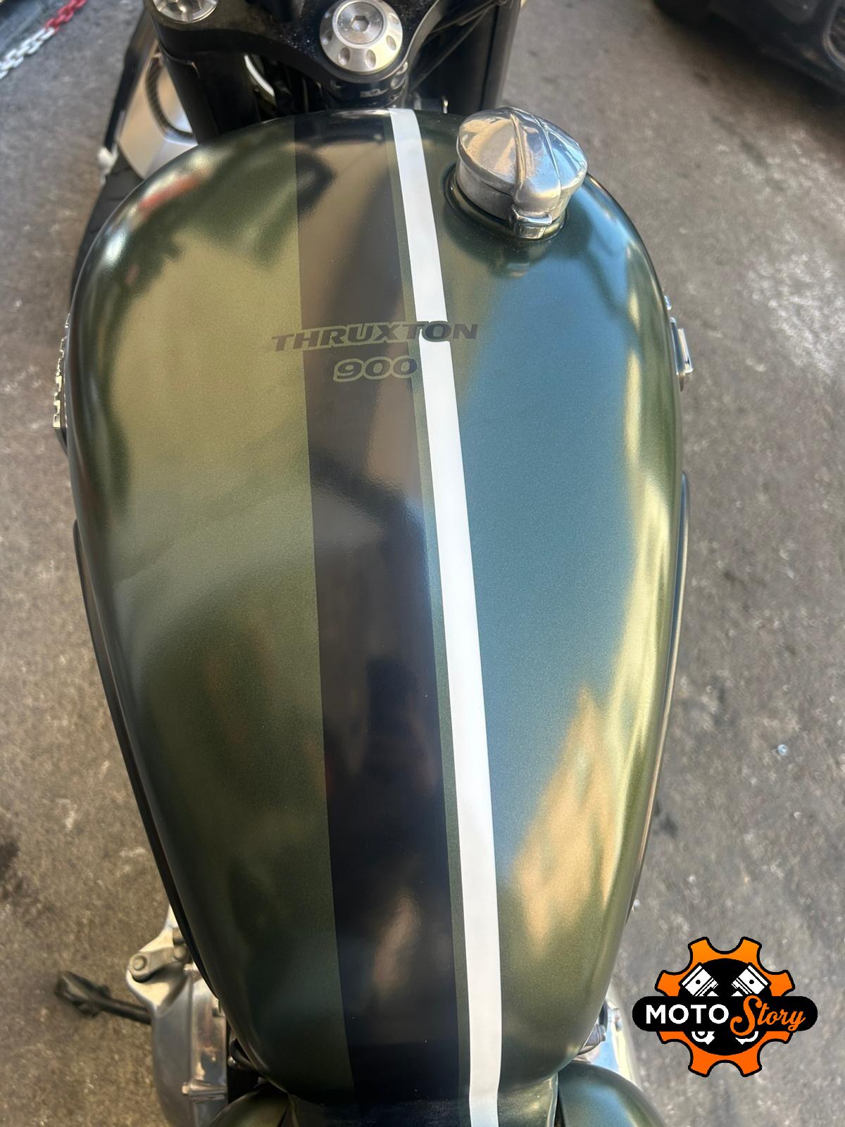 Triumph Thruxton 900
